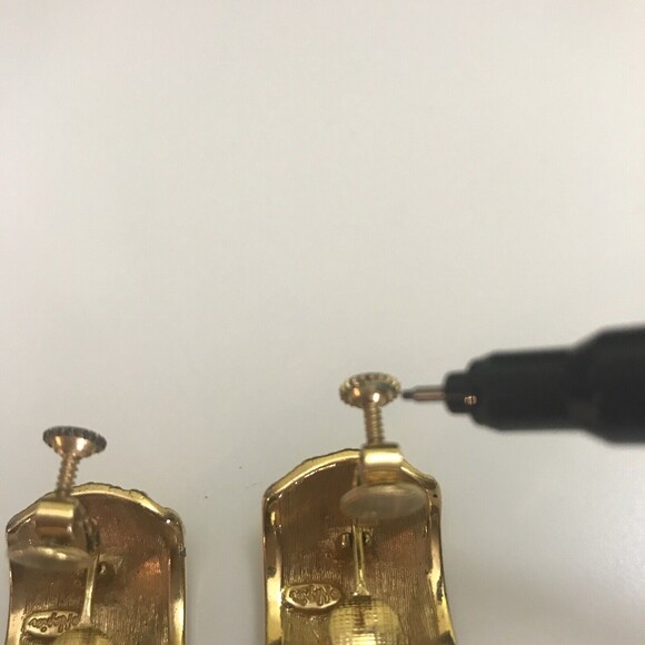 Vintage Clip On Earrings Napier Goldtone Screwbacks 1980s Flawed- Heavy tarnish - Picture 5 of 11